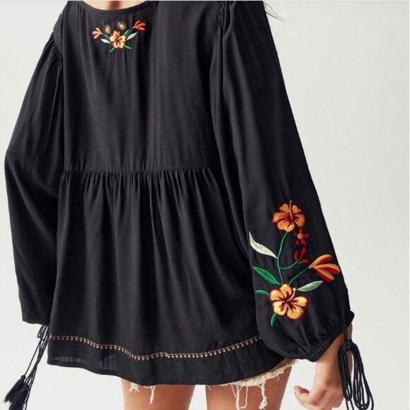 BOUTIQUE VISCOSE EMBROIDERED TASSLE TIE PEASANT BLOUSE - Picture 4 of 9